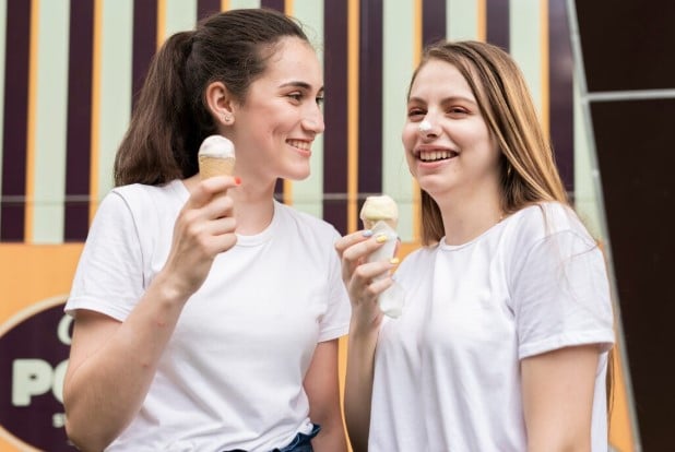 How to Get a Girlfriend As a Girl